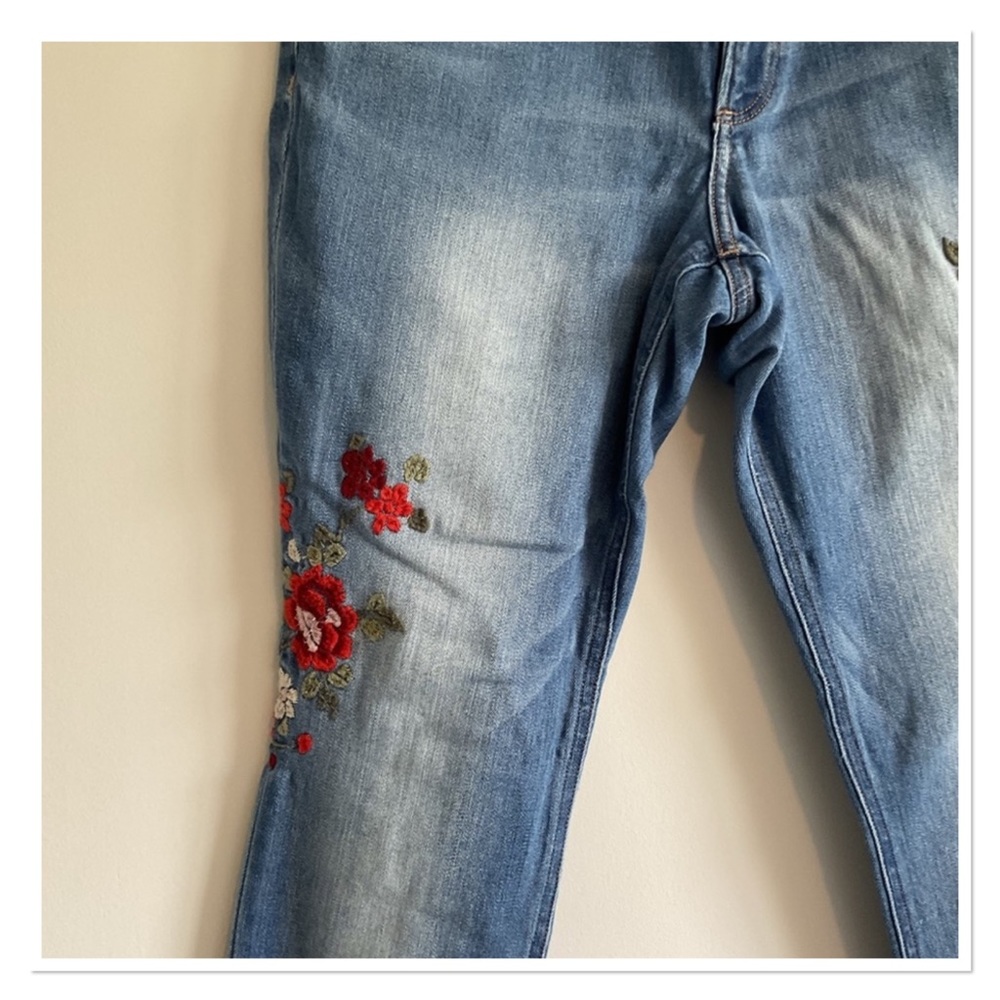 Express Embroidered Jeans - Picture 5 of 6